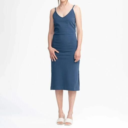 Mela Fairtrade Trägerkleid Sadhana Aus Bio-Baumwolle - Dunkelblau -Grundstoff Verkaufsladen traegerkleid dunkelblau melawear fairtrade bio baumwolle vegan sadhana db 1280x1280