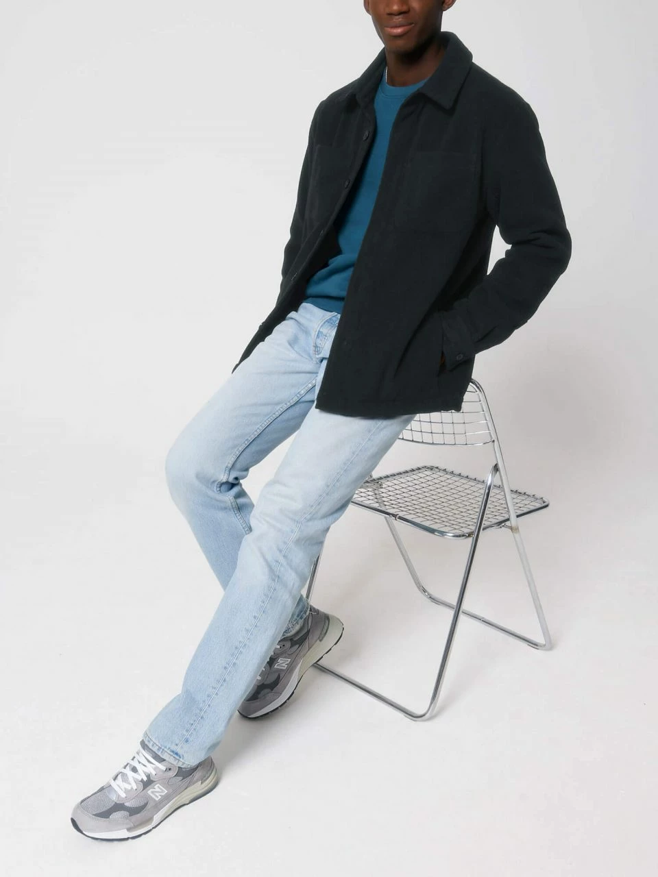 Unisex Twill Overshirt Aus Recyceltem Polyester - Black 12 Unisex Twill Overshirt Aus Recyceltem Polyester - Black – Bild 10