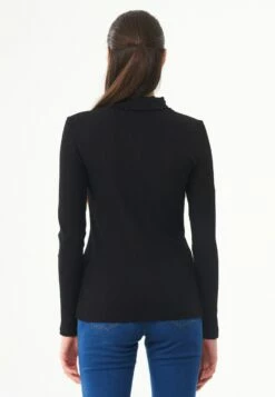 Longsleeve Mit Rollkragen Aus Bio-Baumwolle - Black 11 Longsleeve Mit Rollkragen Aus Bio-Baumwolle - Black -Grundstoff Verkaufsladen w casual 012 black hochwertiges Longsleeve mit doppellagigem Stehkragen aus Bio Baumwolle faire Mode vegan Rueckansicht 1280x1280